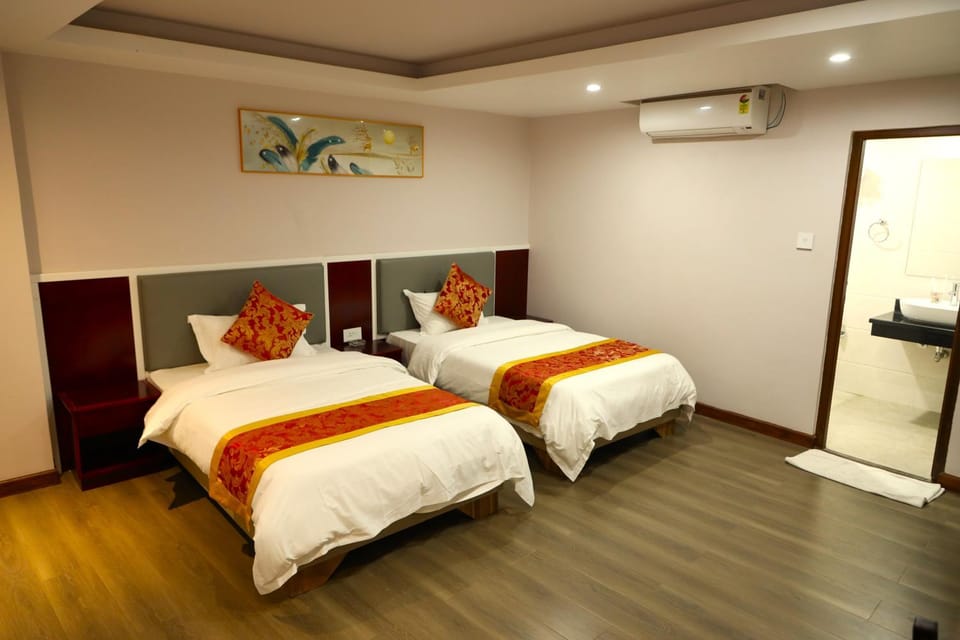 Bed, Photo of the whole room, internet, air conditioner