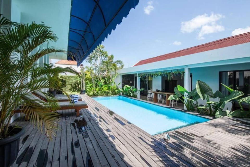 Swimming pool