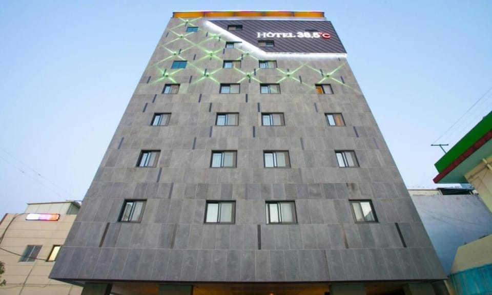 Property building, Day