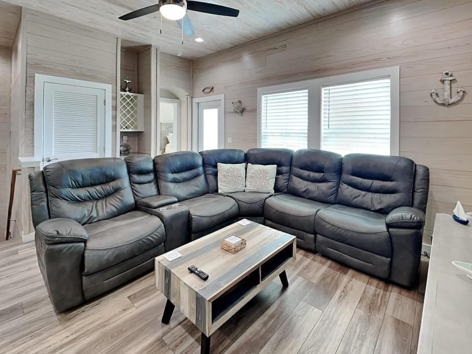 Living room, Seating area, furniture