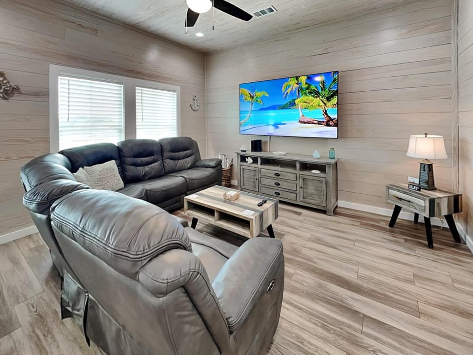 TV and multimedia, Living room, Seating area, furniture