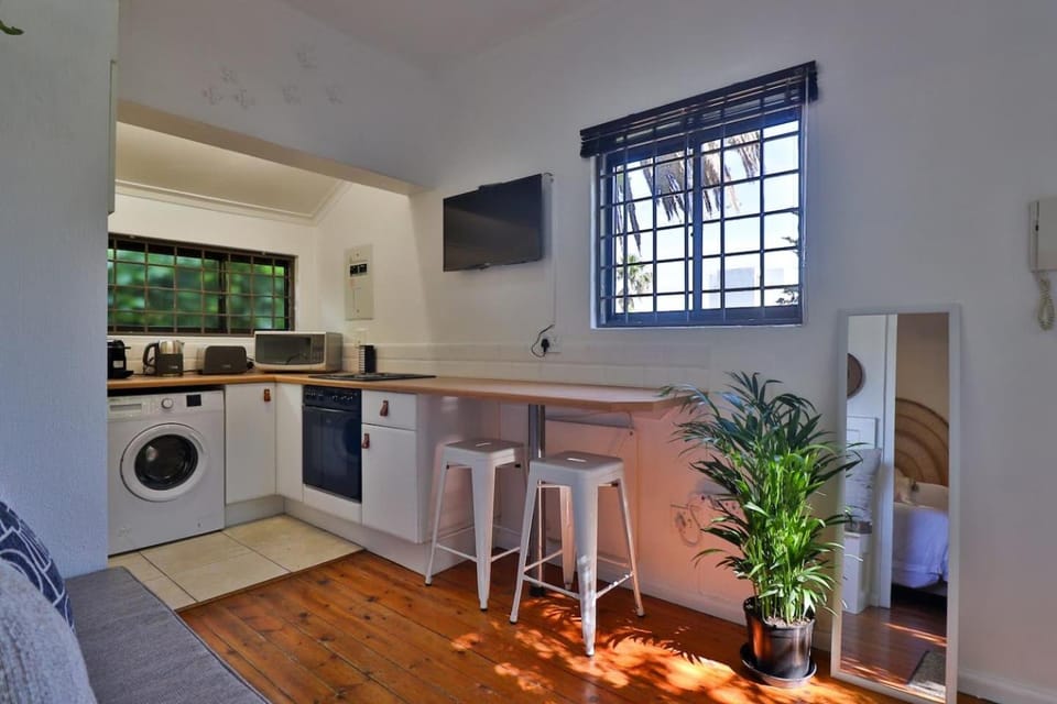 Cesars Cottage Charming Sea Point Hideaway House in Sea Point