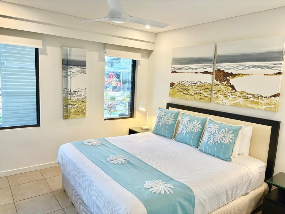 Lagoon Swimout 2Brm - Absolute Pool Front - Slice of Paradise - Sea Temple Pt Douglas Apartment in Port Douglas