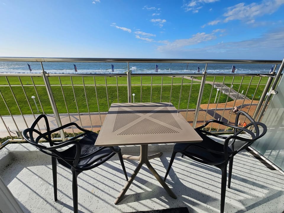 Balcony/Terrace, Dining area, Lake view, Sea view