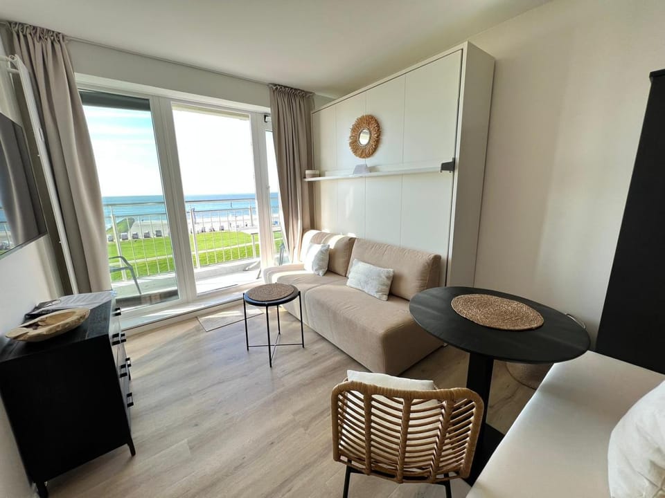 View (from property/room), Balcony/Terrace, Living room, Lake view, Sea view, hair dresser