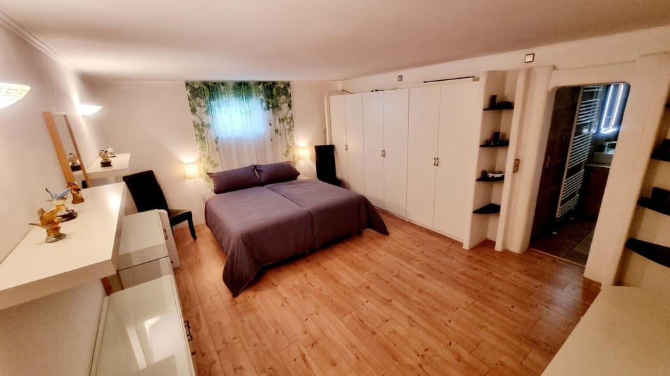 Bedroom, wardrobe