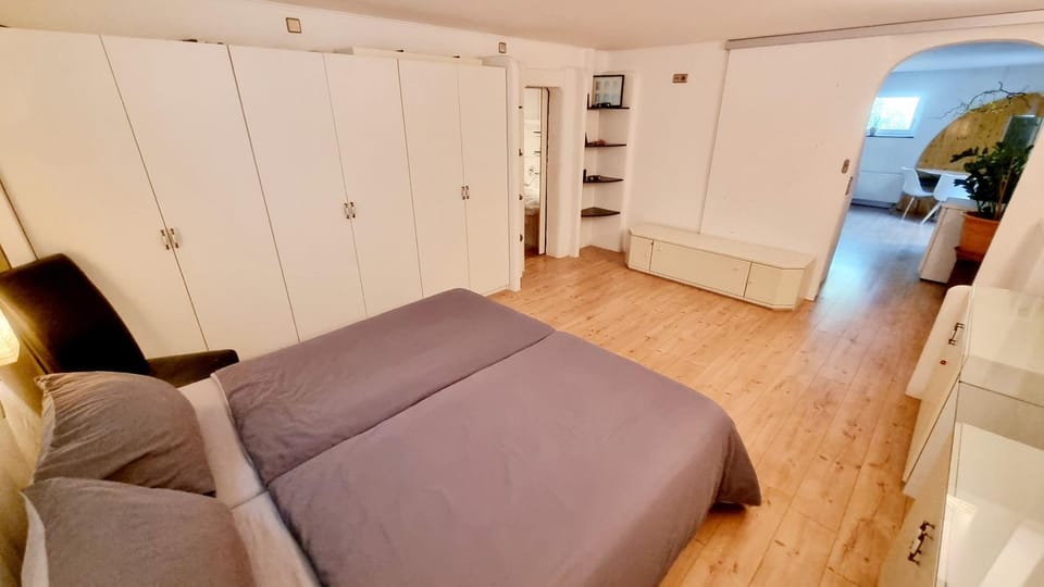 Bedroom, wardrobe