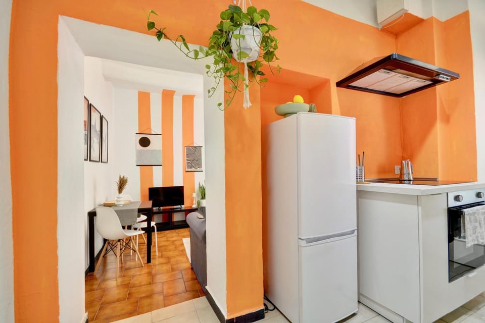 Kitchen or kitchenette, Dining area, stove