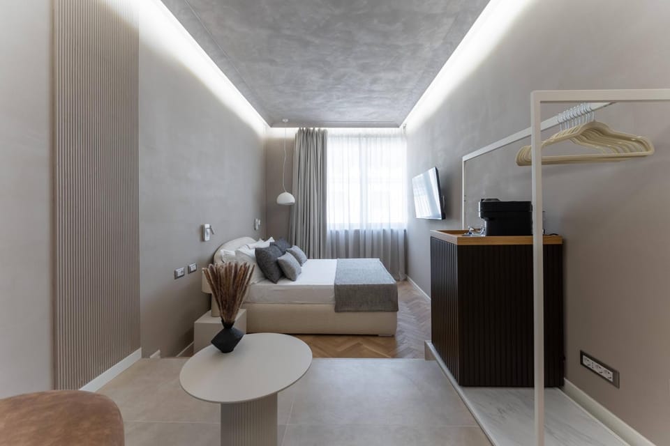 Bed, TV and multimedia, Photo of the whole room, Bedroom, hair dresser