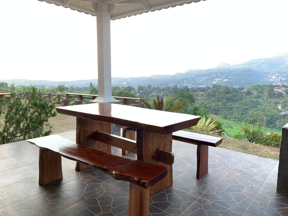 Villa Kay Valley Villa in Cisarua