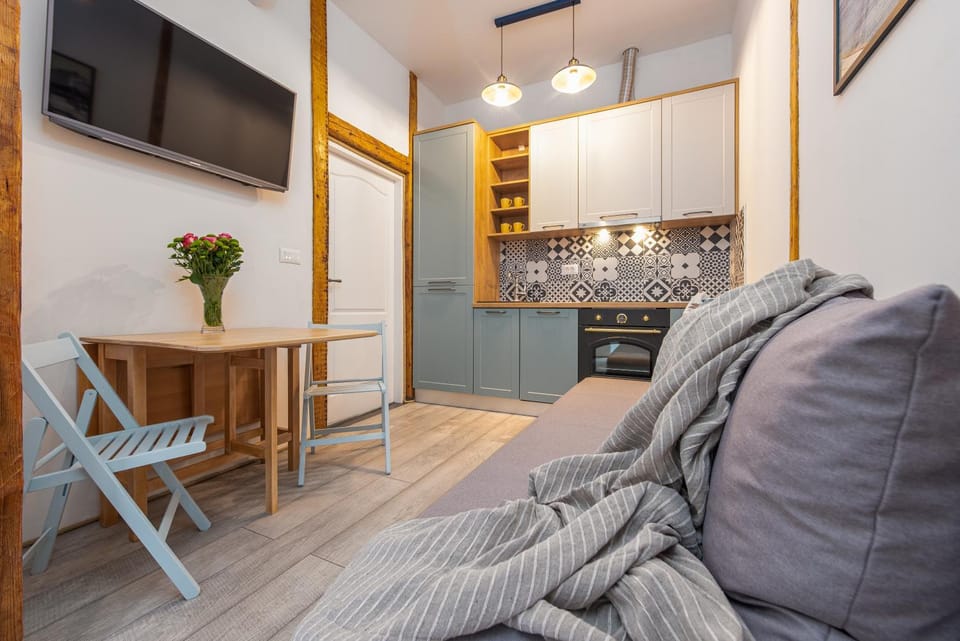 TV and multimedia, Kitchen or kitchenette, Living room, Seating area, Dining area, minibar, stove