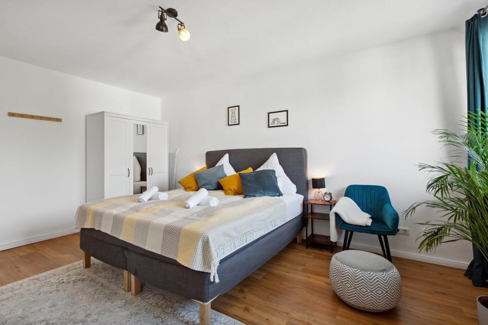 Bed, Photo of the whole room, Bedroom, towels