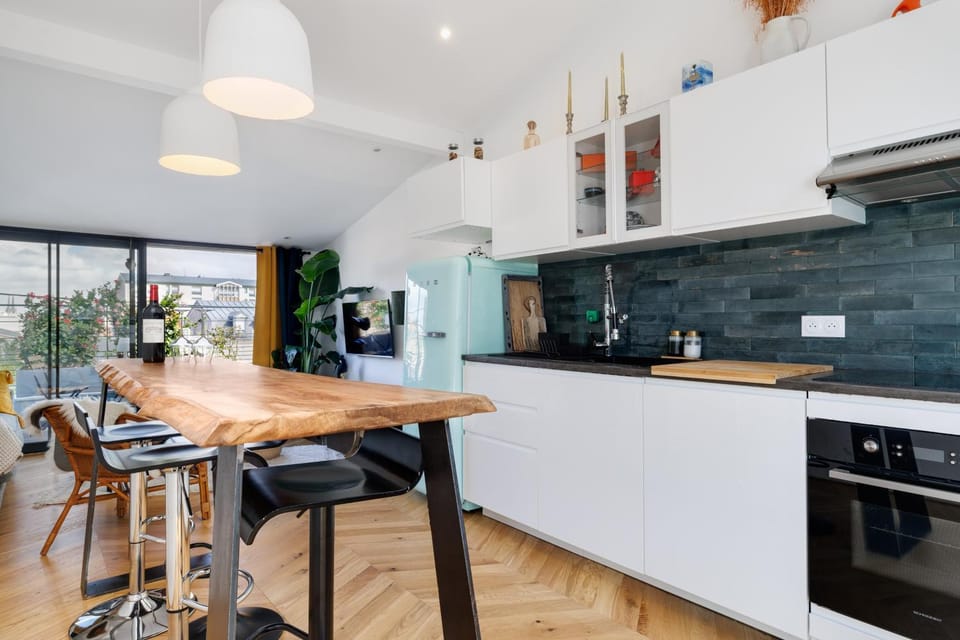 Property building, Kitchen or kitchenette, Living room