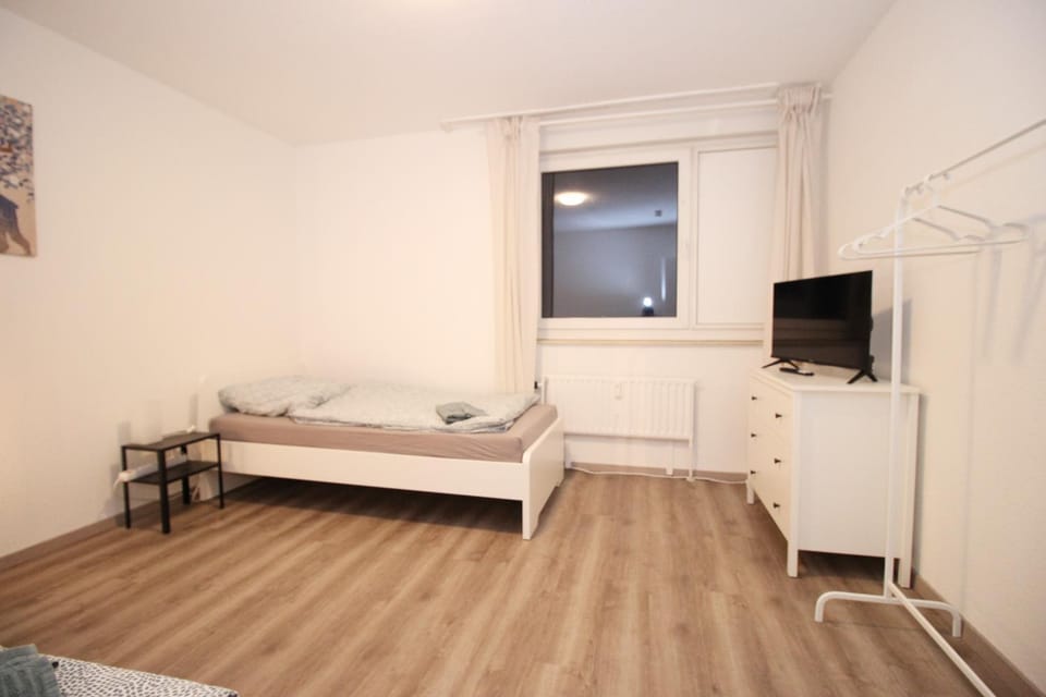 Bed, TV and multimedia, Photo of the whole room, Bedroom, wardrobe