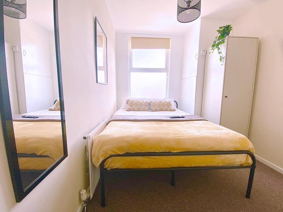 Bed, Photo of the whole room, Bedroom, wardrobe