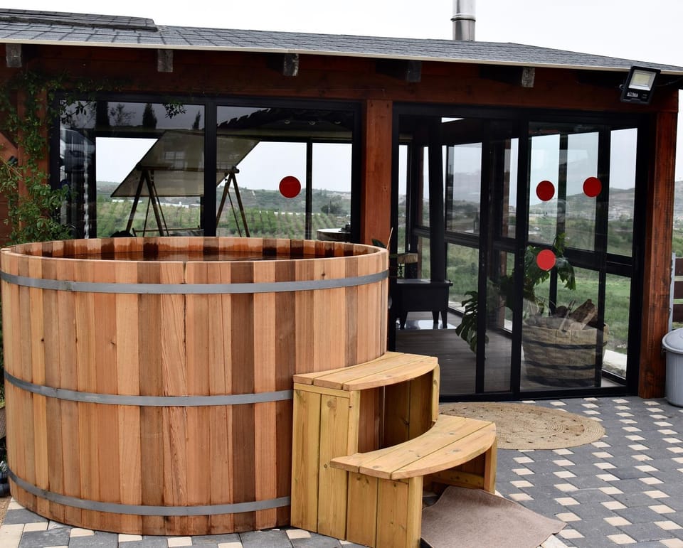 Four Seasons View Chalet in North District