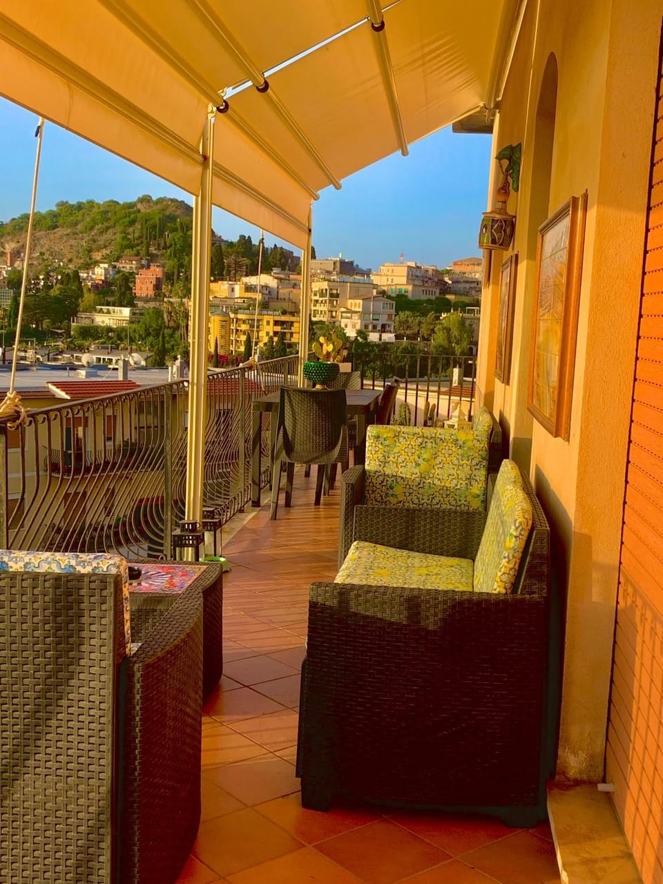 Natural landscape, Balcony/Terrace, City view, Mountain view