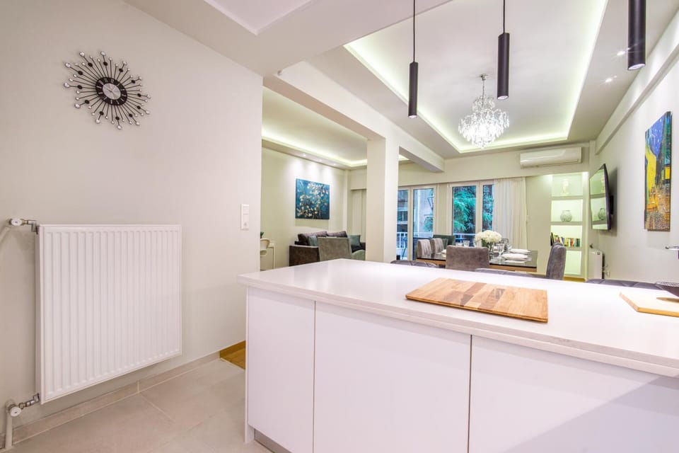 Kitchen or kitchenette, internet
