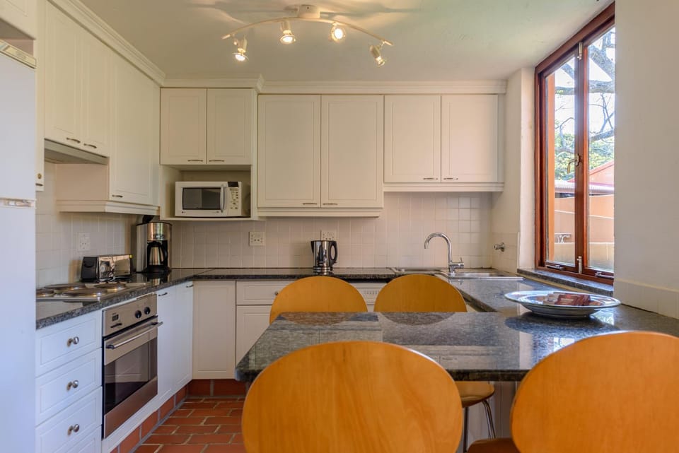Dining area, kitchen