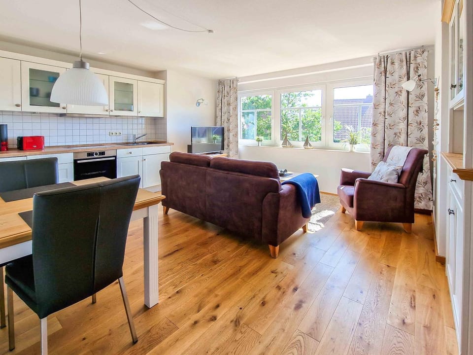 TV and multimedia, Kitchen or kitchenette, Living room, Seating area
