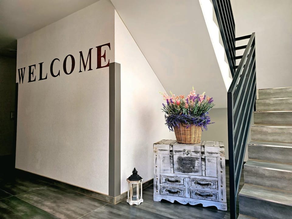 Decorative detail, Text overlay