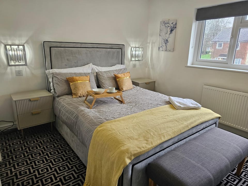 Bed, Photo of the whole room, Bedroom