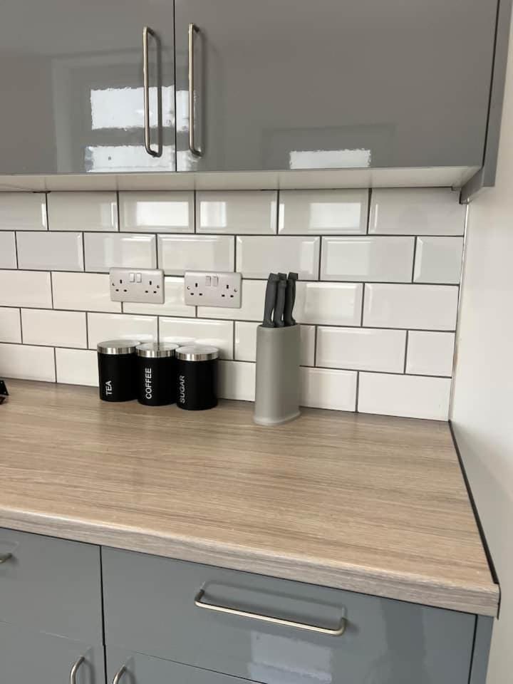 Catherine 5 bedroom house Apartment in Crewe