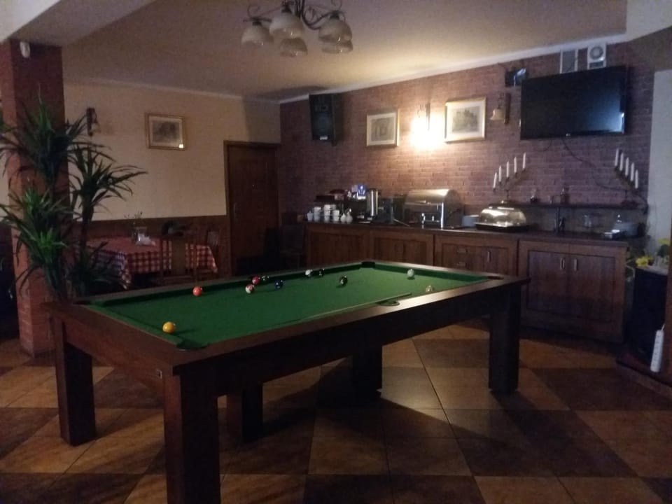 Restaurant/places to eat, Billiard