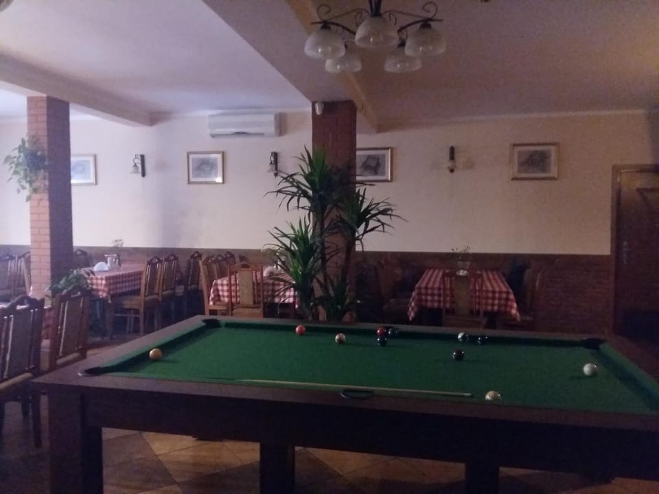Restaurant/places to eat, Billiard