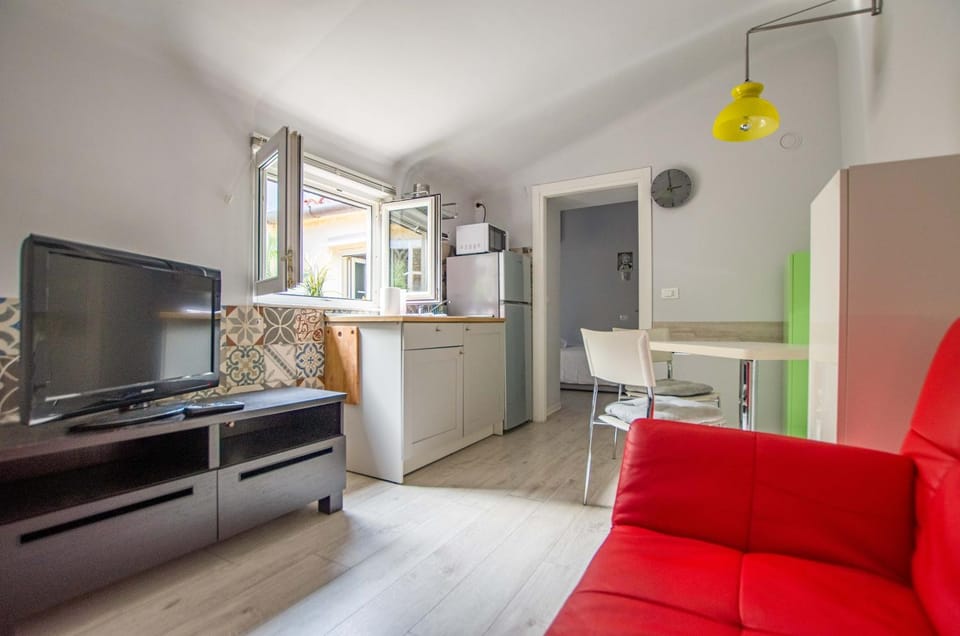 TV and multimedia, Kitchen or kitchenette, Living room, Seating area, minibar