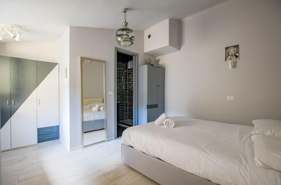 Bed, Photo of the whole room, Bedroom, towels, wardrobe