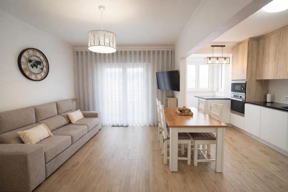 Communal lounge/ TV room, TV and multimedia, Kitchen or kitchenette, Living room, Seating area, Dining area