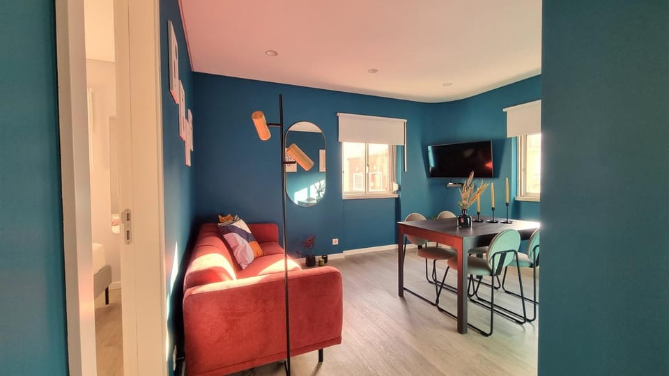Communal lounge/ TV room, TV and multimedia, Living room, Dining area