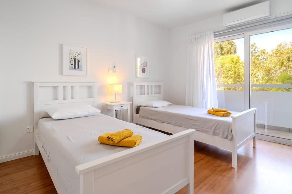 Finikoudes 3 Bedroom Seaview Flat Apartment in Larnaca