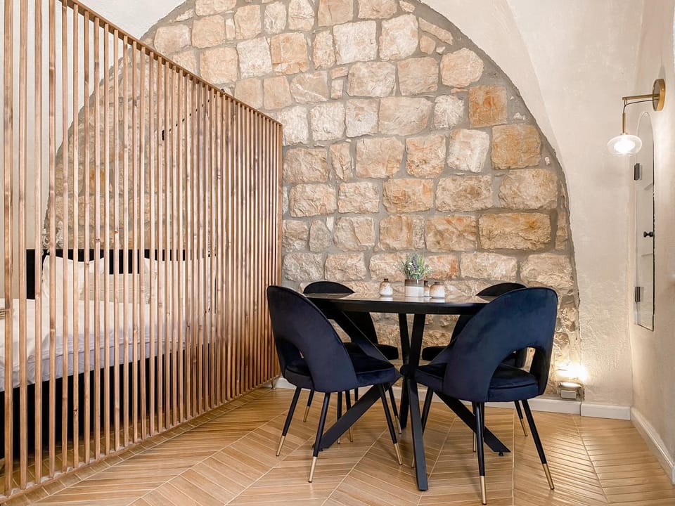 Seating area, Dining area