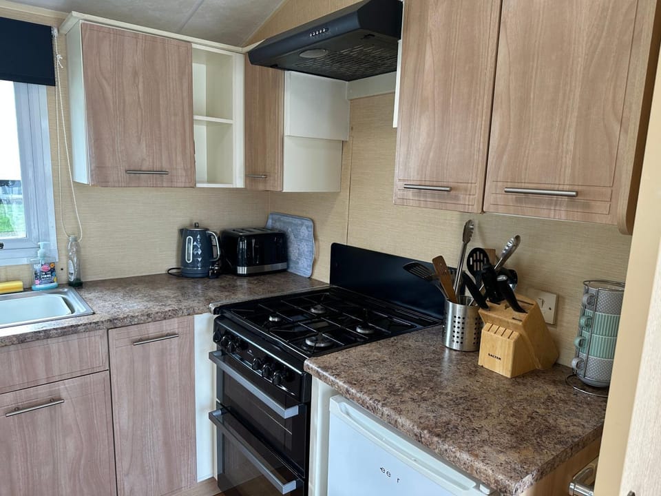 Newquay Bay Porth Caravan - 8 Berth Campground/ 
RV Resort in Newquay