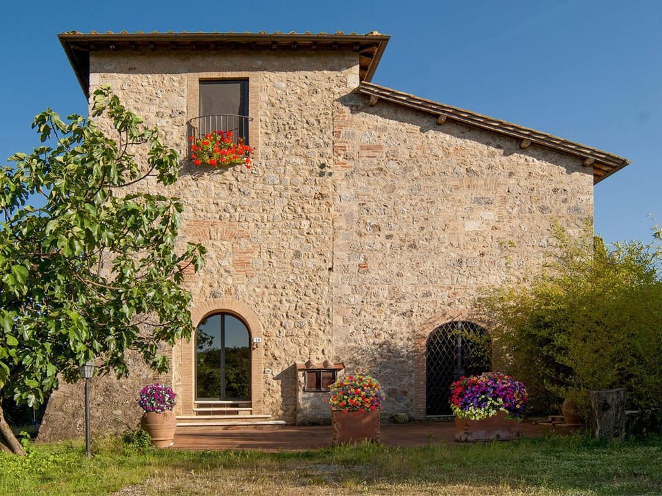 Property building, Facade/entrance, Spring, Garden