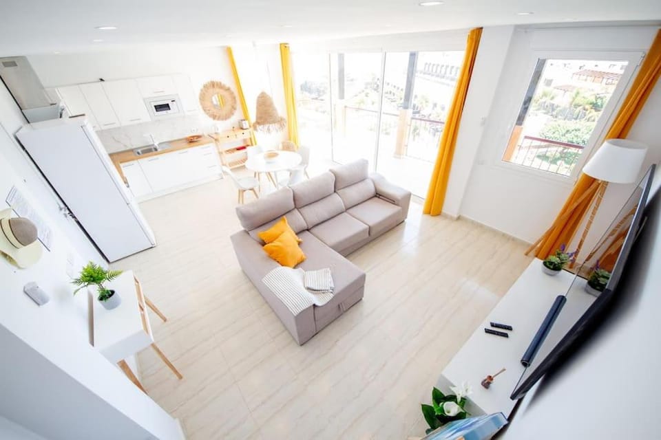 TV and multimedia, Kitchen or kitchenette, Living room, Seating area