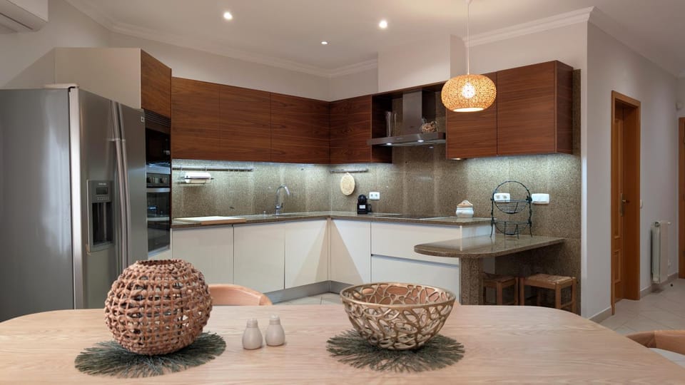 Kitchen or kitchenette, Dining area, dishwasher, oven, stove