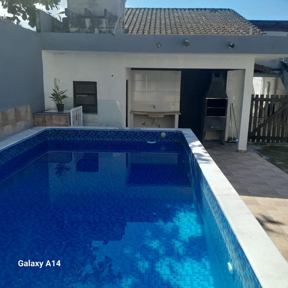 Casa na praia com Piscina e churrasqueira House in Itanhaém