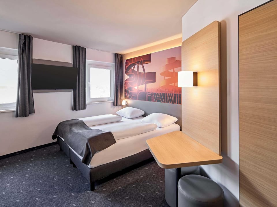 Photo of the whole room, Family