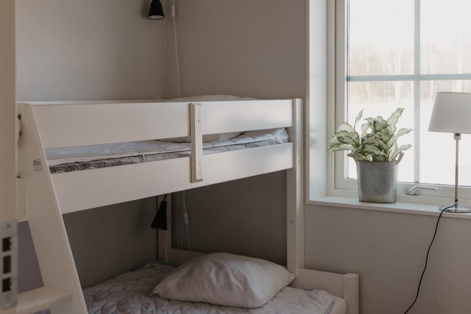 Bedroom, bunk bed