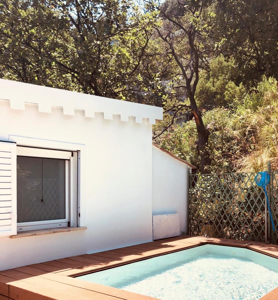 Property building, Swimming pool, Swimming pool