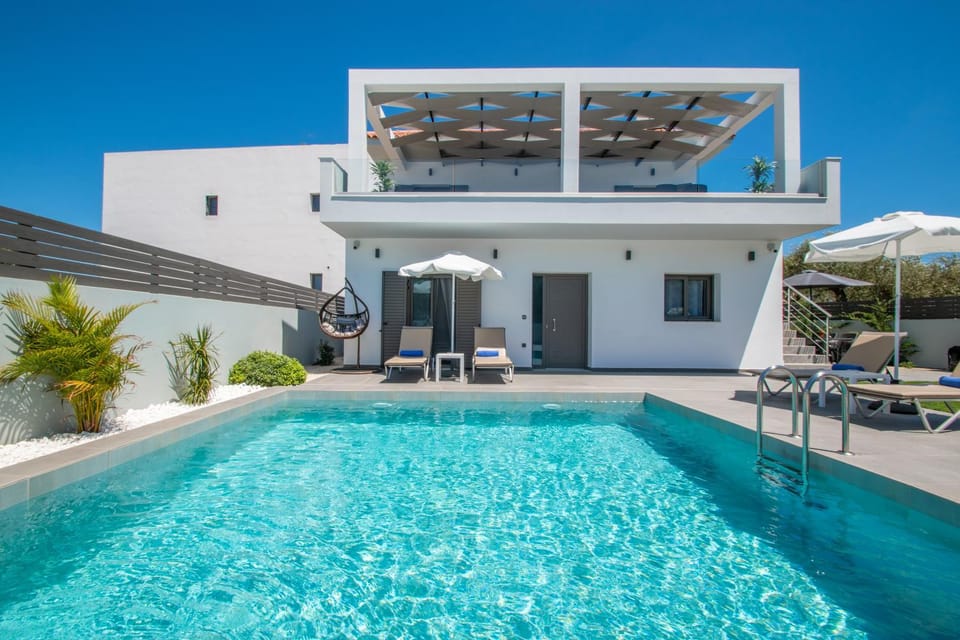 Property building, View (from property/room), Balcony/Terrace, sunbed