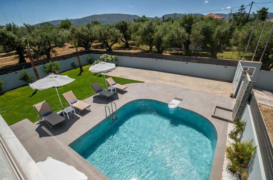 Patio, Spring, Day, Natural landscape, Garden, Garden view, Swimming pool, sunbed