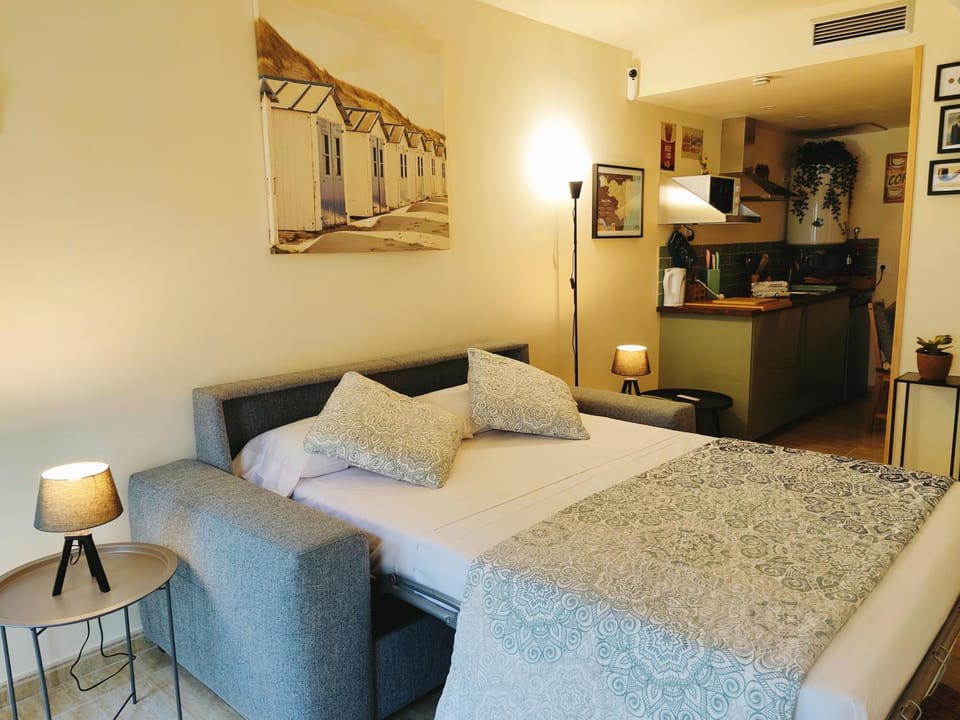 Bed, Living room
