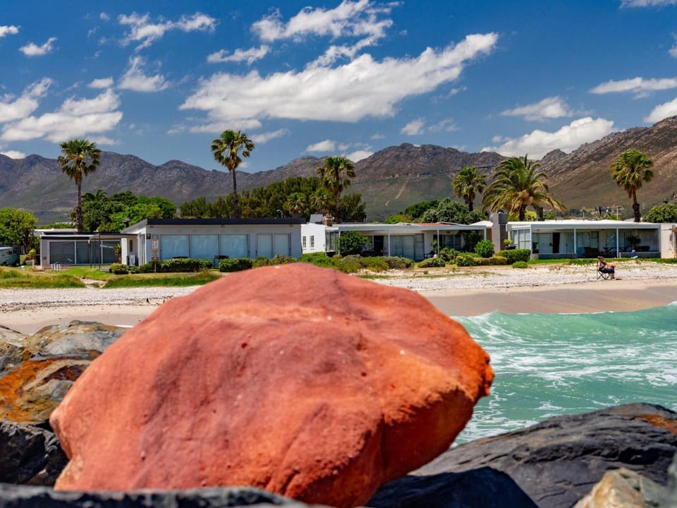 Natural landscape, Fishing, Beach, Canoeing, Diving, Evening entertainment, Mountain view, Sea view, Entertainment, Seasons, Sunrise, Sunset, sunbed