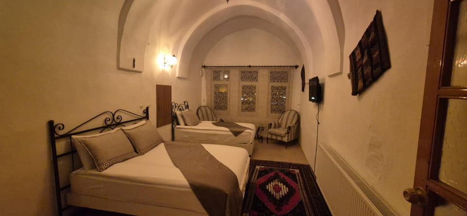 Property building, TV and multimedia, Bedroom, Lake view, Family