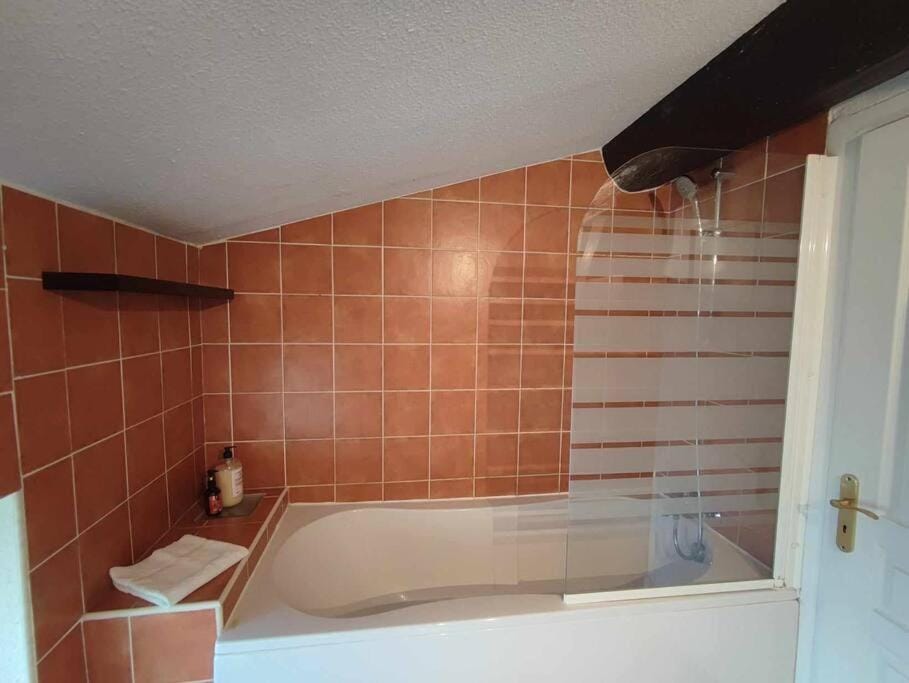Bath, towels