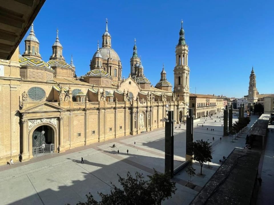 VTZ El Balcón a la Basílica I - vistas inmejorables a la Basílica del Pilar! Apartment in Zaragoza